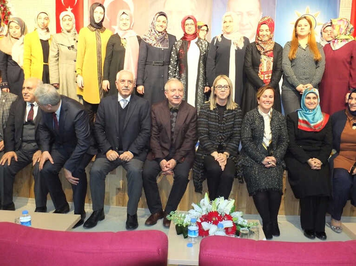 AK Parti Artuklu İlçe Kadın Kolları Kongresi Yapıldı