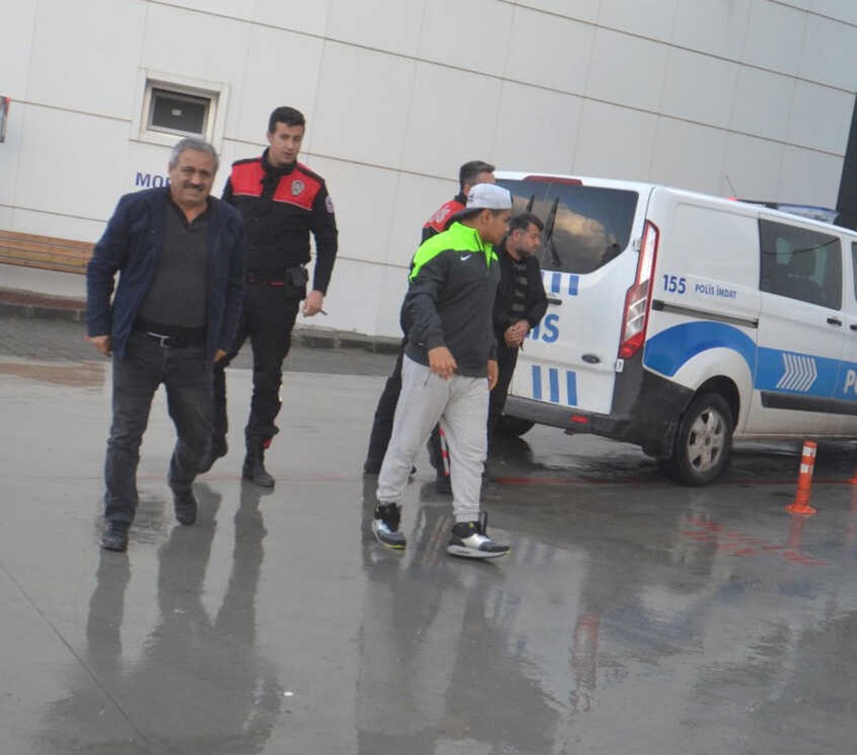 Aranan İnsan Taciri Kuşadası\'nda Yakalandı