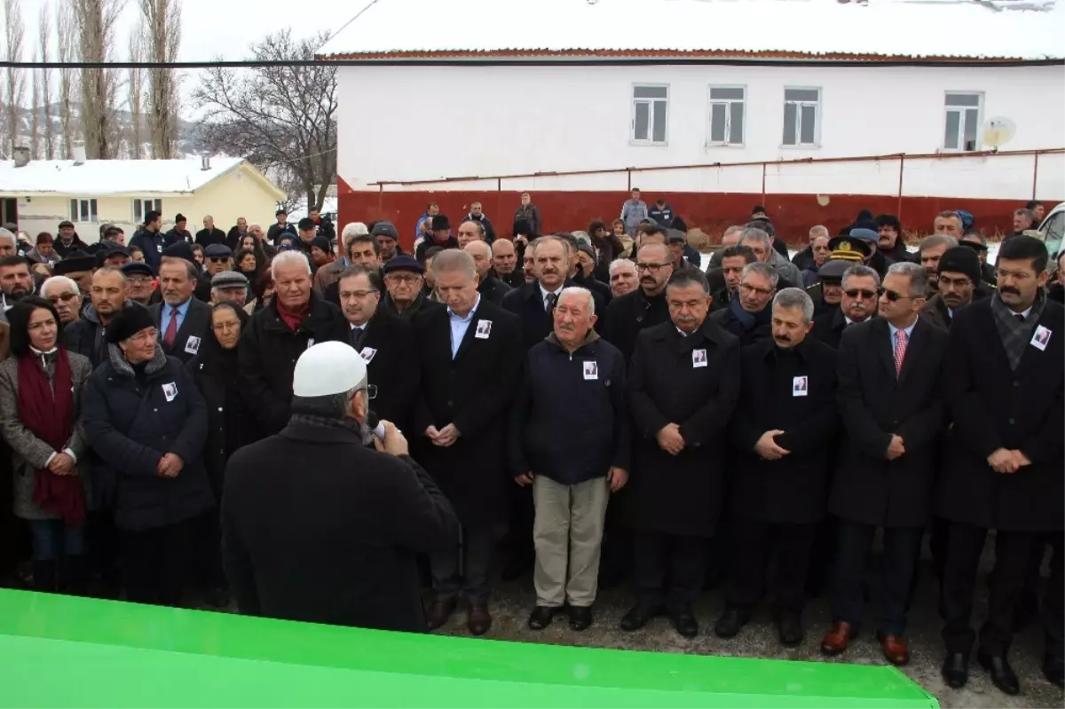 Aşık Veysel\'in Oğlu Son Yolculuğuna Uğurlandı