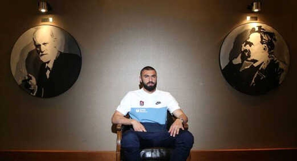 Burak Yılmaz\'dan Transfer Açıklaması: Ciddi Teklifler Alıyorum
