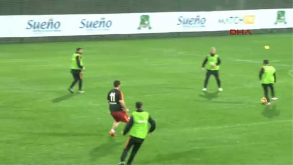 Galatasaray Teknik Heyeti ile Basın Mensupları Maç Yaptı