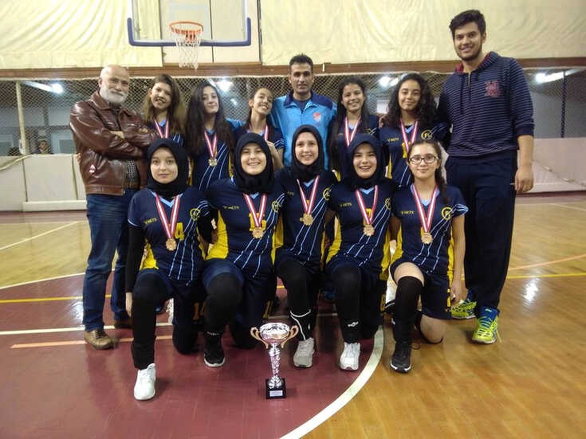 Gediz Fen Lisesi Voleybol\'da İl Birincisi Oldu