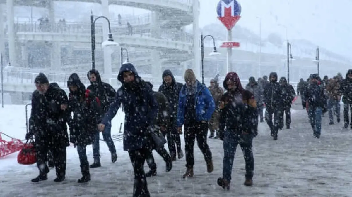 Meteorolojiden İstanbul\'a Bir Uyarı Daha: Pazar Günü Karla Karışık Yağmur Etkili Olacak