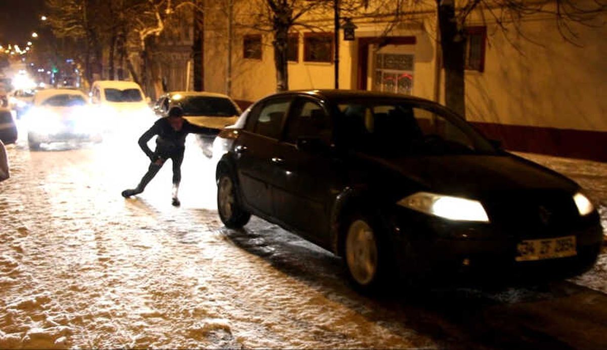 Kars\'ta Yollar Buz Pistine Döndü