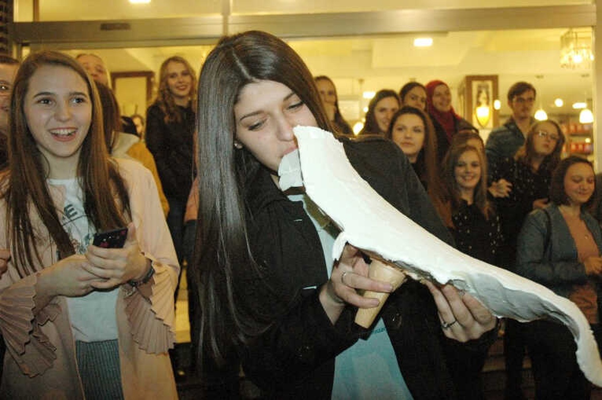 Maraş Dondurması Yemek İçin Bosna Hersek\'ten Geldiler