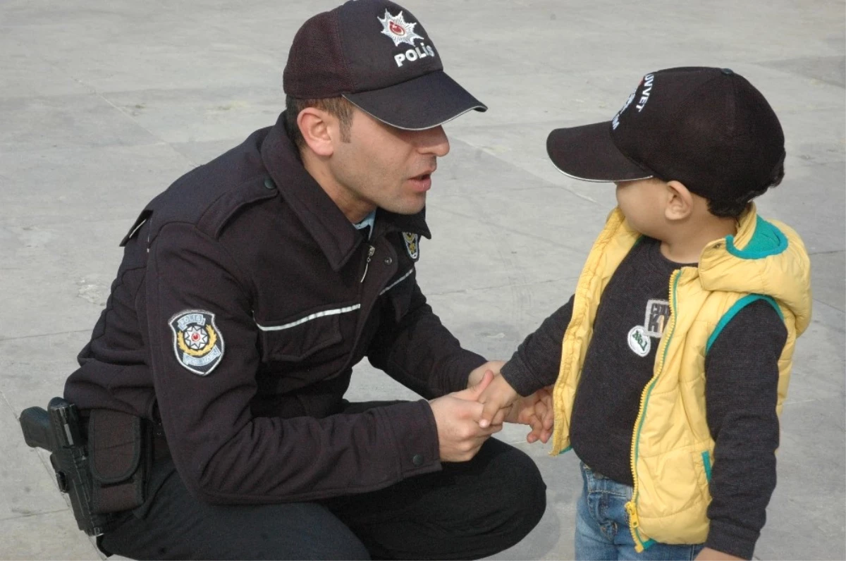 2 Yaşındaki Baki\'nin Hayali Polis Olmak