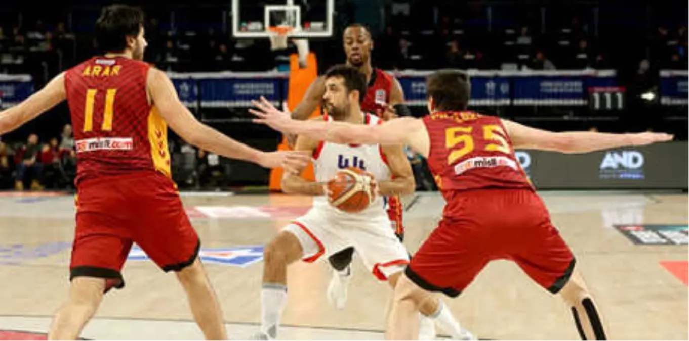 Anadolu Efes - Galatasaray Odeabank: 76-68