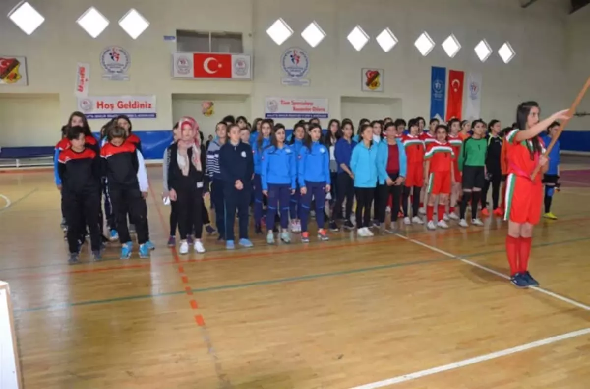 Gençler Futsal Yarı Final Müsabakaları Başladı