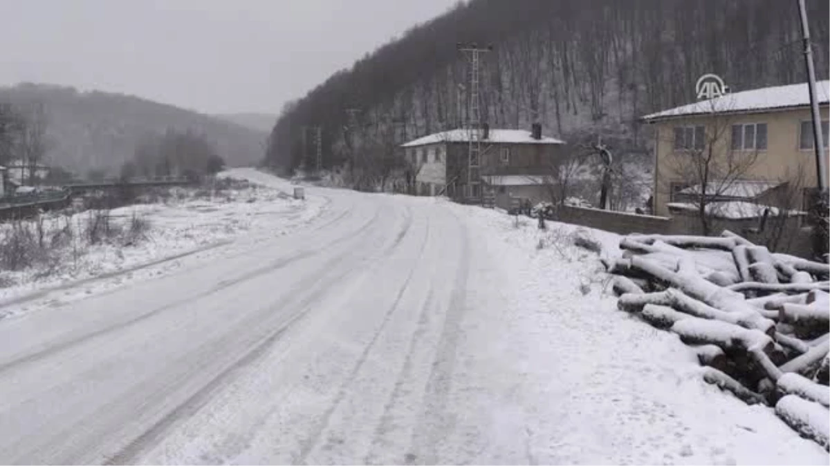 Kırklareli\'nin Yüksek Kesimlerinde Kar Yağışı