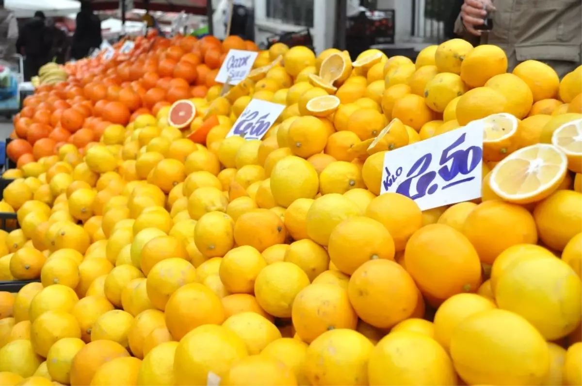 Pazar Esnafının Kar Yağışı Bekleyişi Sürüyor