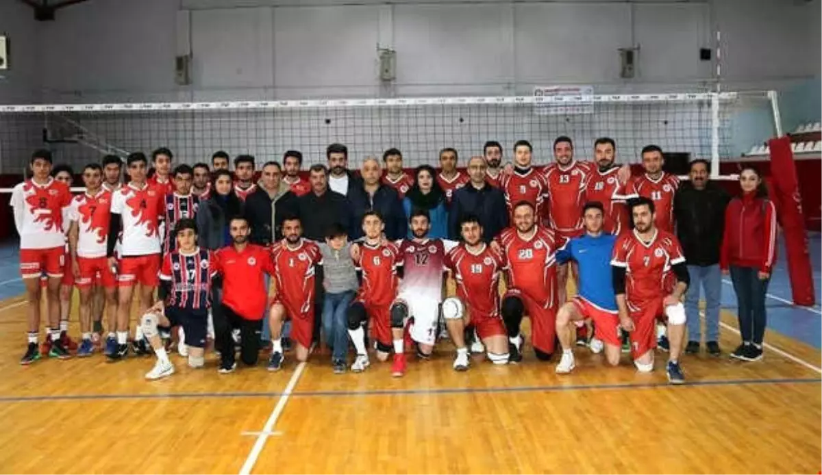 Vali Toprak Voleybol Maçı İzledi