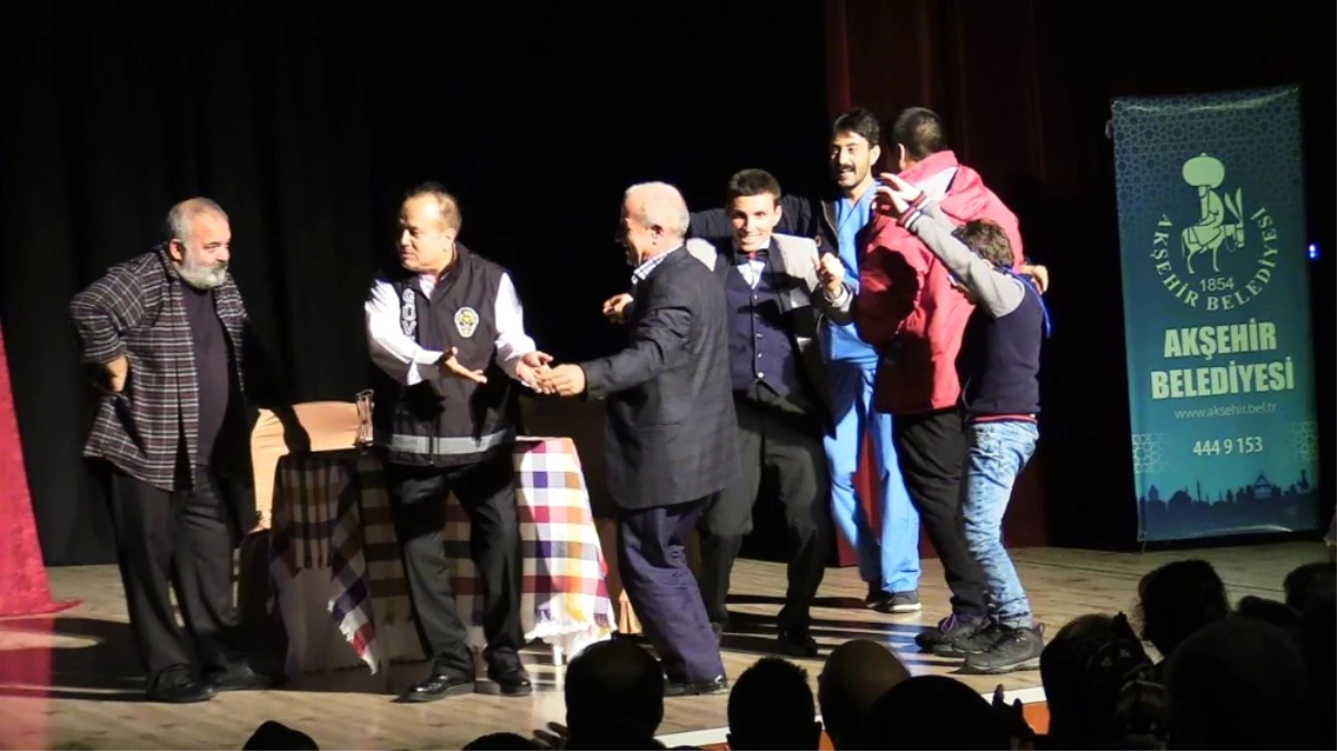 Akşehir\'de "Vay Sen Misin Ben Olan" İsimli Tiyatro Sahnelendi