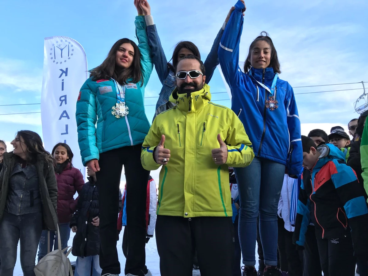 Alp Disiplini Kayak\'ta Yılın İlk Madalyaları Geldi