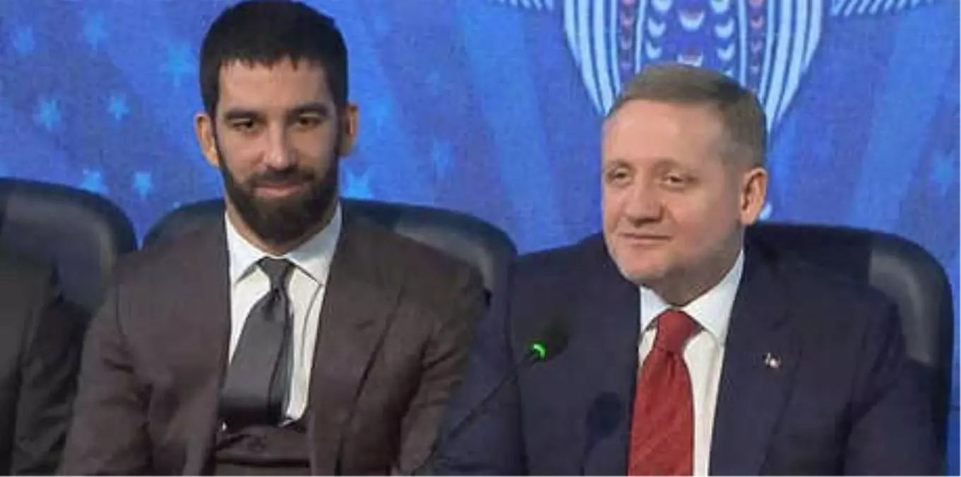 Ve Arda Turan İmzalıyor...