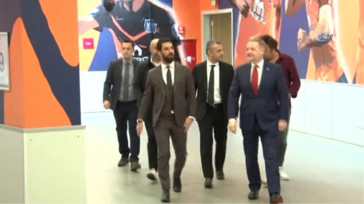 Arda Turan Resmen Başakşehir\'de (Ek Görüntü)