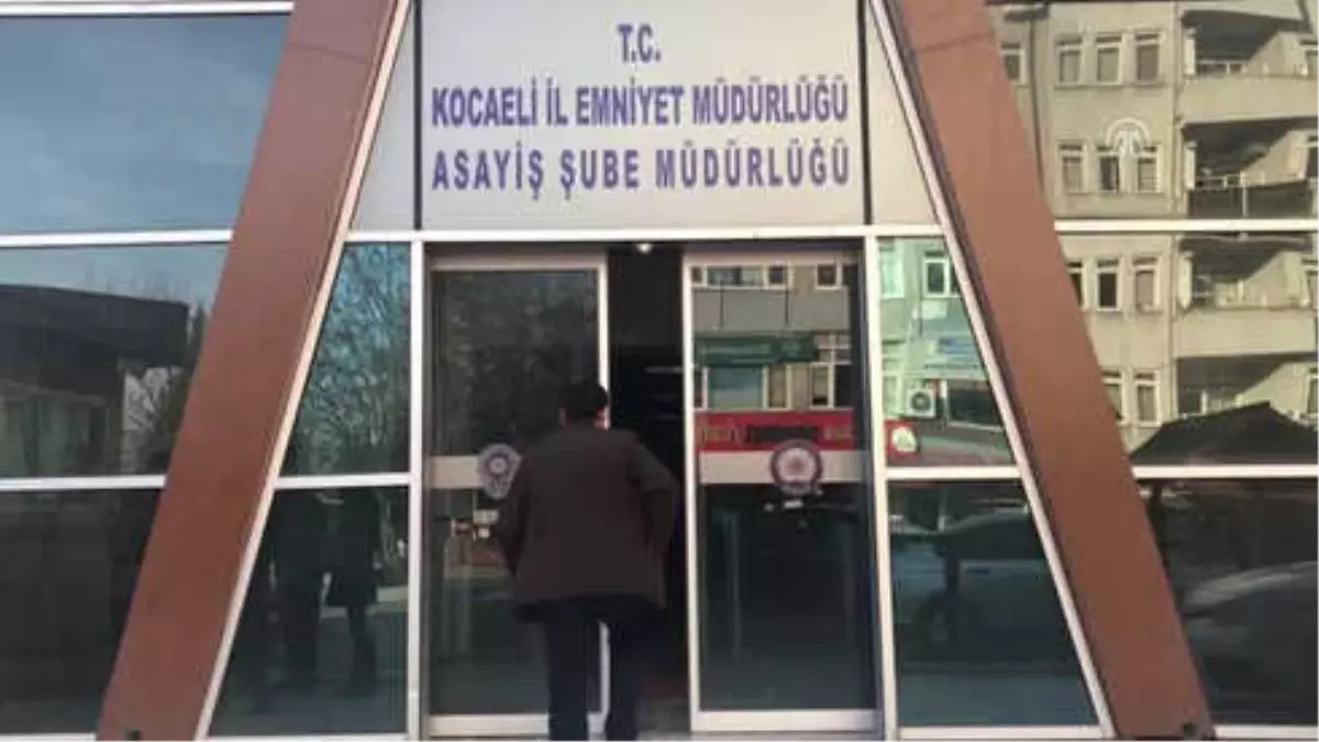 Çayırova\'da Bir Kişinin Silahla Başından Vurularak Öldürülmesi