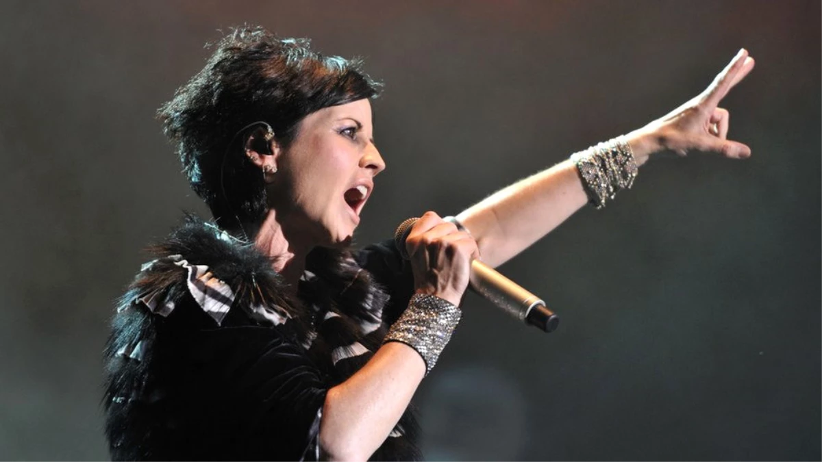 "Zombie" Şarkısıyla Tanınan Ünlü Rock Yıldızı Dolores O\'Riordan Hayatını Kaybetti