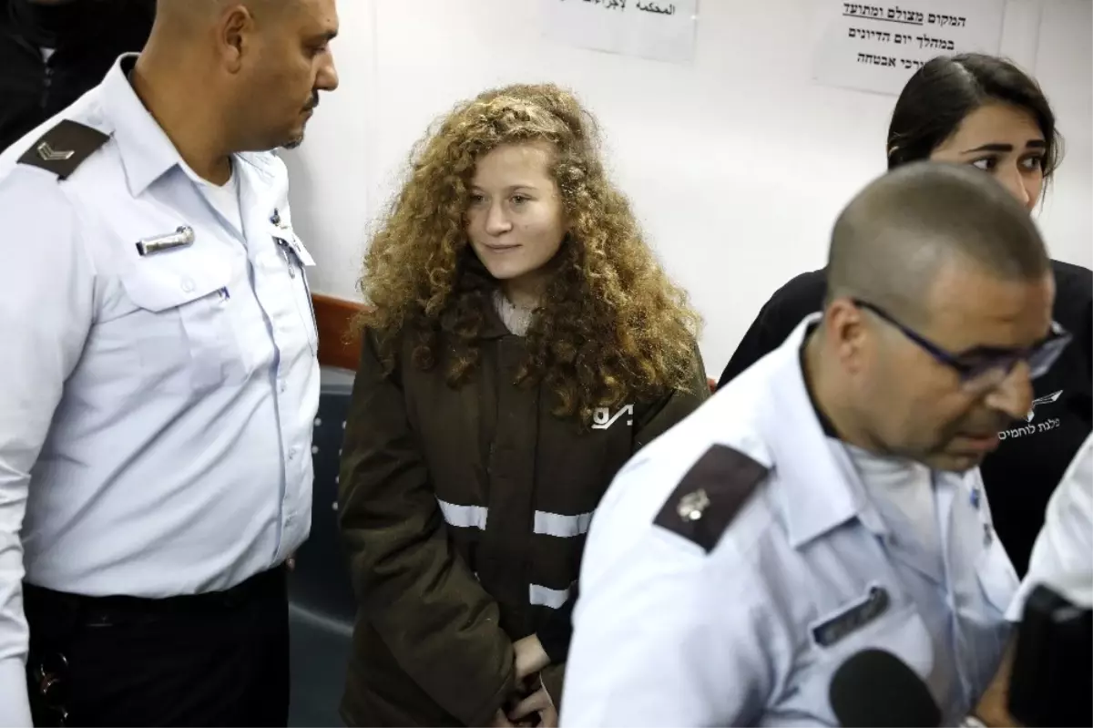 Filistinli Ahed Tamimi\'nin Gözaltı Süresi Uzatıldı