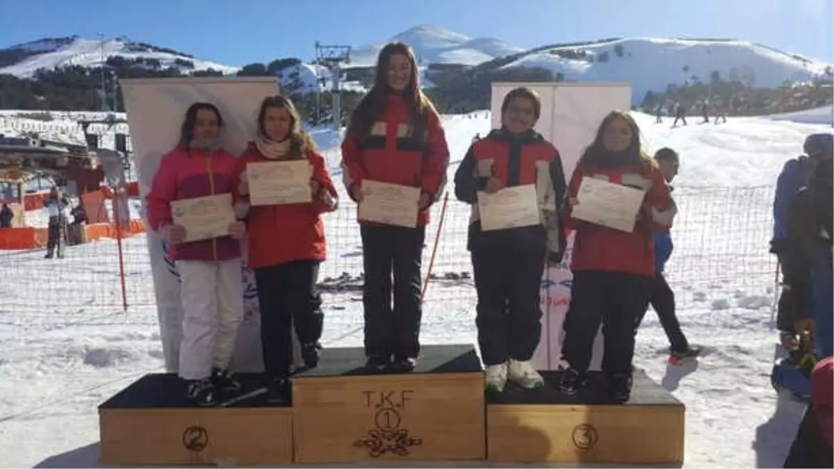 Gediz Belediyesi Sporcuları Snowboard Eleme Yarışmalarında Derece Elde Ettiler