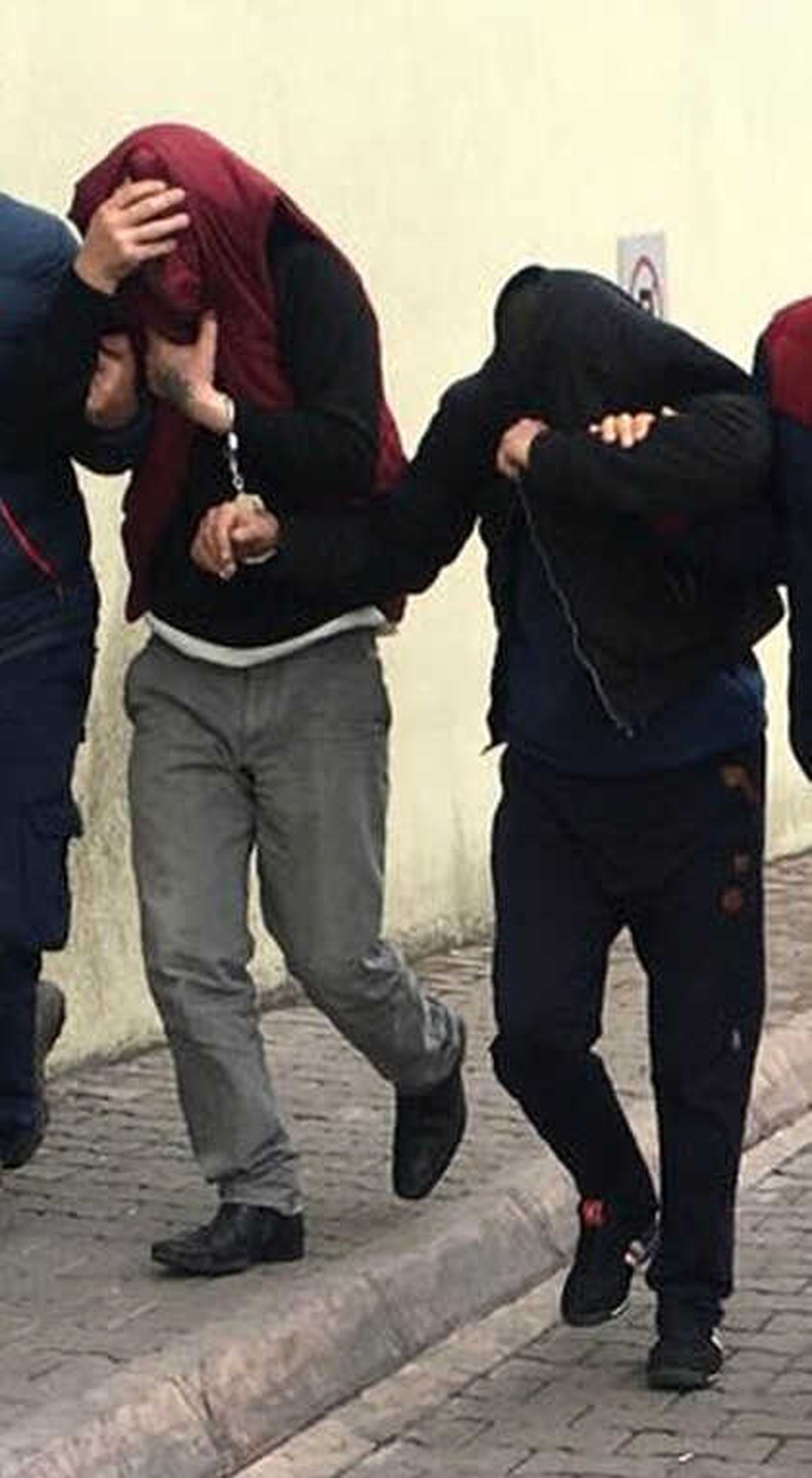 Kovalamacada Yakalanan Uyuşturucu Zanlıları Adliyeye Sevk Edildi