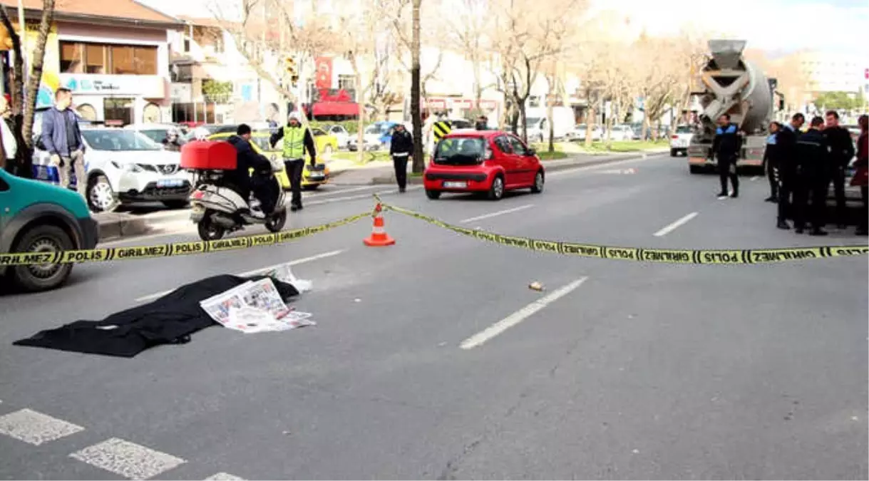 Ölüm Saçıyorlar! Etiler\'de Beton Mikserinin Ezdiği Yaşlı Kadın, Hayatını Kaybetti