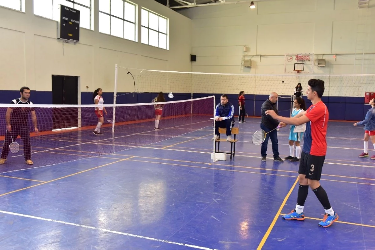 Osmaniye\'de Okullar Arası Badminton İl Birinciliği
