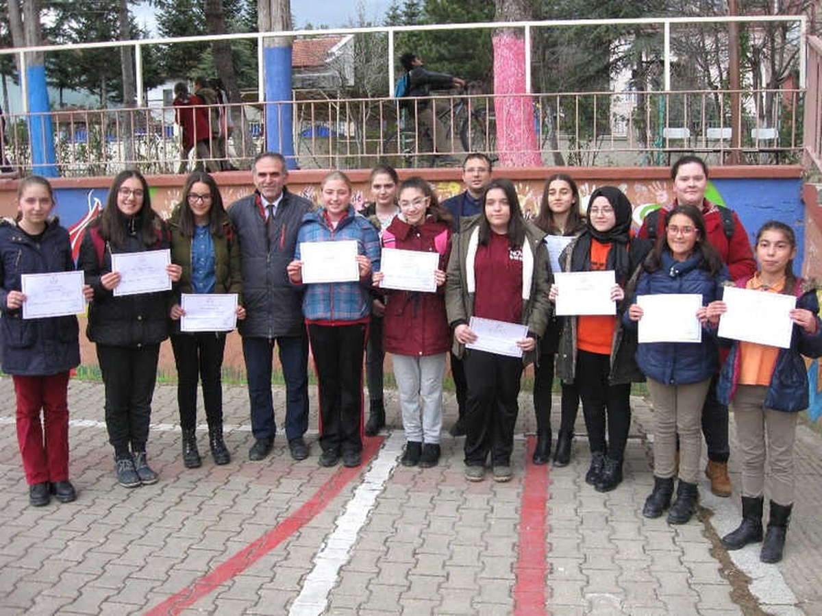 Pazaryeri\'nde Kursiyerlerin Sanat Sevgisi