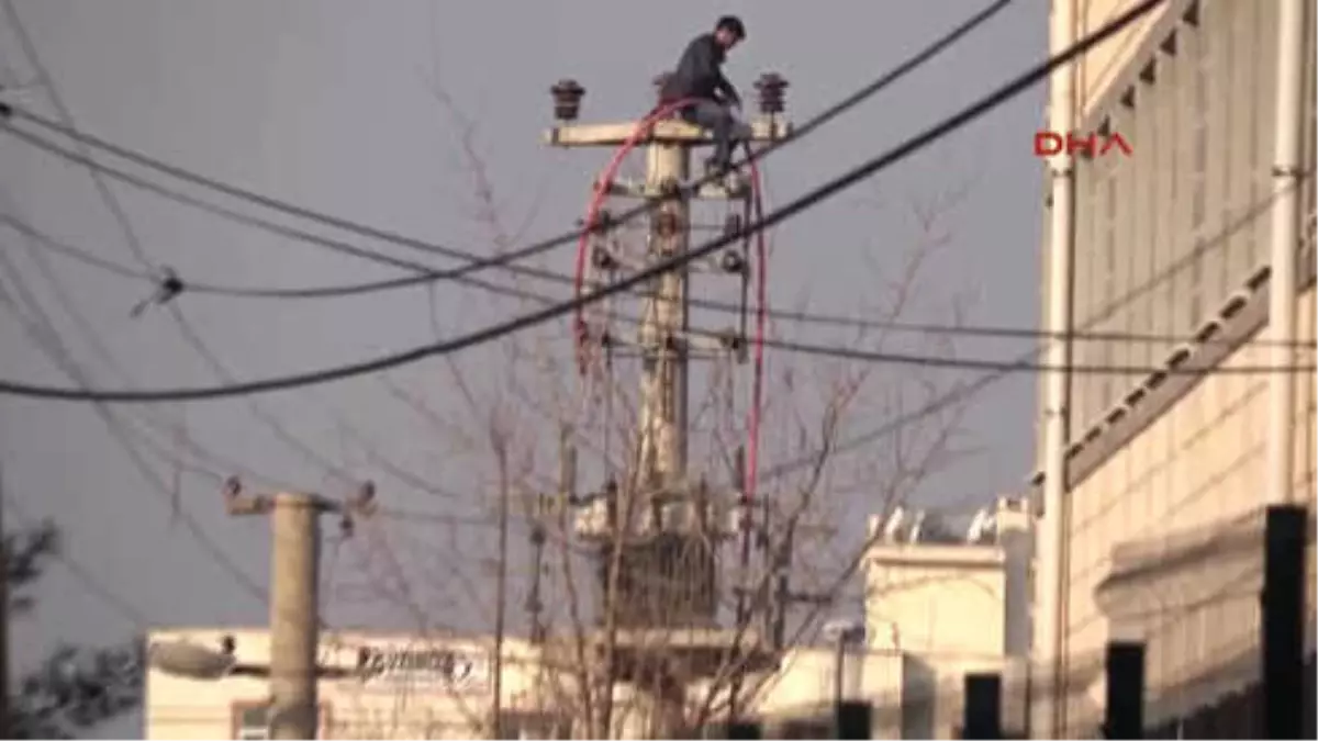 Şanlıurfa Elektrik Direğinde Tehlikeli Çalışma