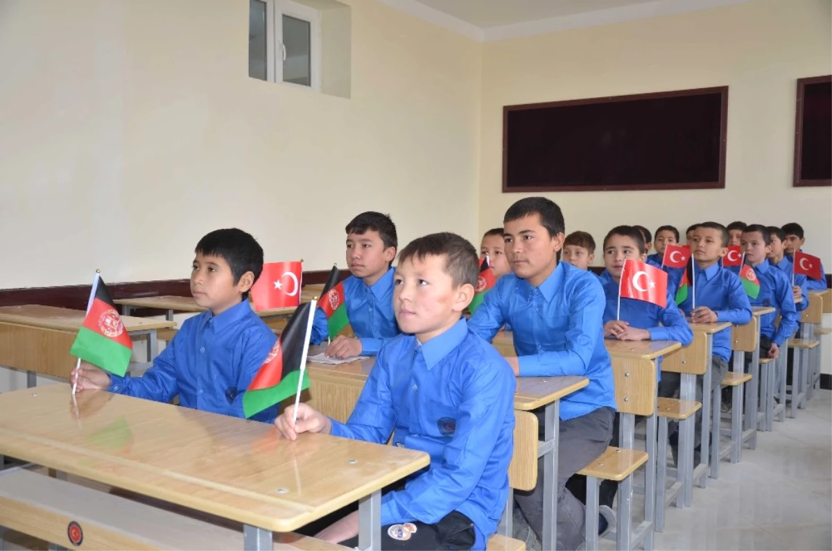 Tika Afganistan\'da Eğitime Desteğe Devam Ediyor