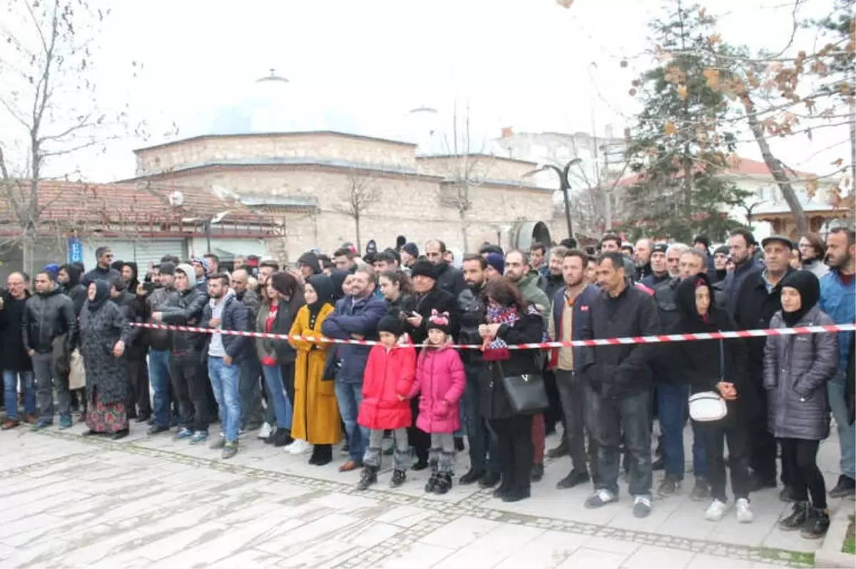 Trabzonlular 1 Ton Ücretsiz Hamsi Dağıttı