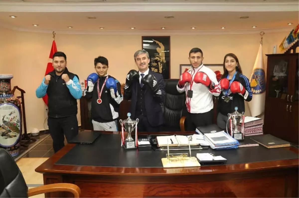 Turgutlulu Kick Boks Sporcuları Başarıyla Döndü