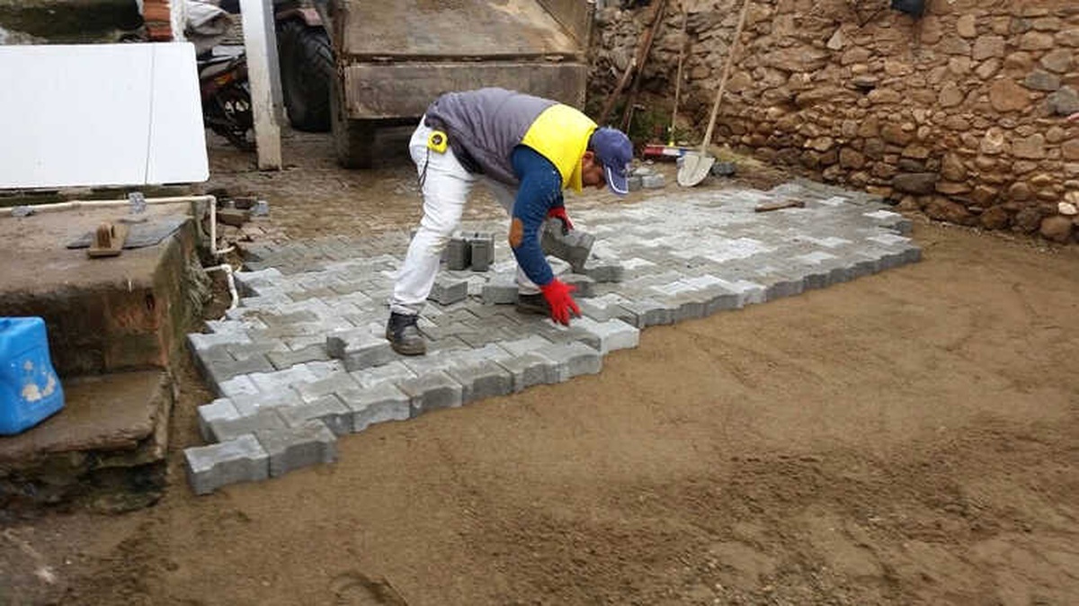 Alaşehir Belediyesinden 5 Mahalleye Aynı Anda Hizmeti