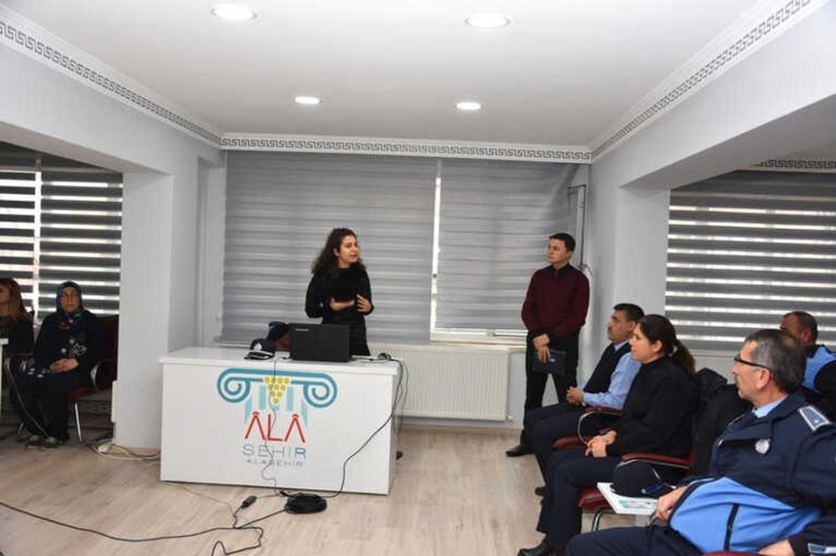 Alaşehir Zabıtasına Uyuşturucuyla Mücadele Eğitimi