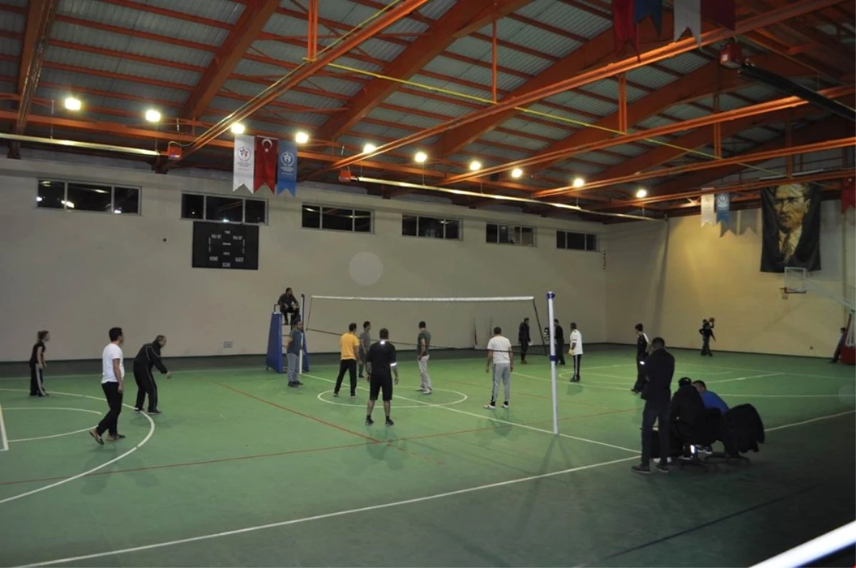 Arpaçay\'da Kaymakamlık Voleybol Turnuvası