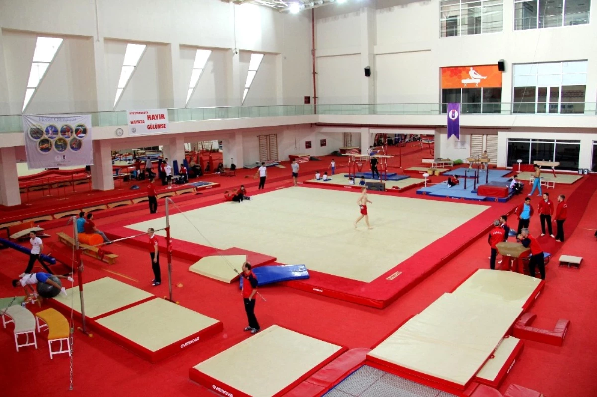 Artistik Cimnastik Milli Takımı Mersin\'de Kampa Girdi