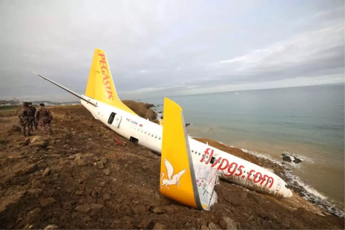 Bakanlık: "Uçak Kazası Havalimanı Kaynaklı Değil"