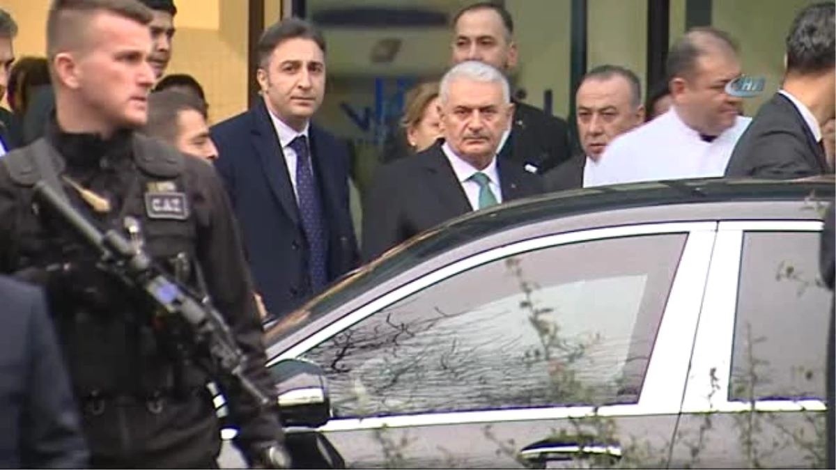Başbakan Yıldırım, Balıkesir Milletvekili Mahmut Poyrazlı\'nın Eşini Hastanede Ziyaret Etti