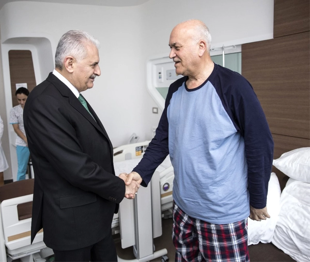 Başbakan Yıldırım\'dan Hastane Ziyareti