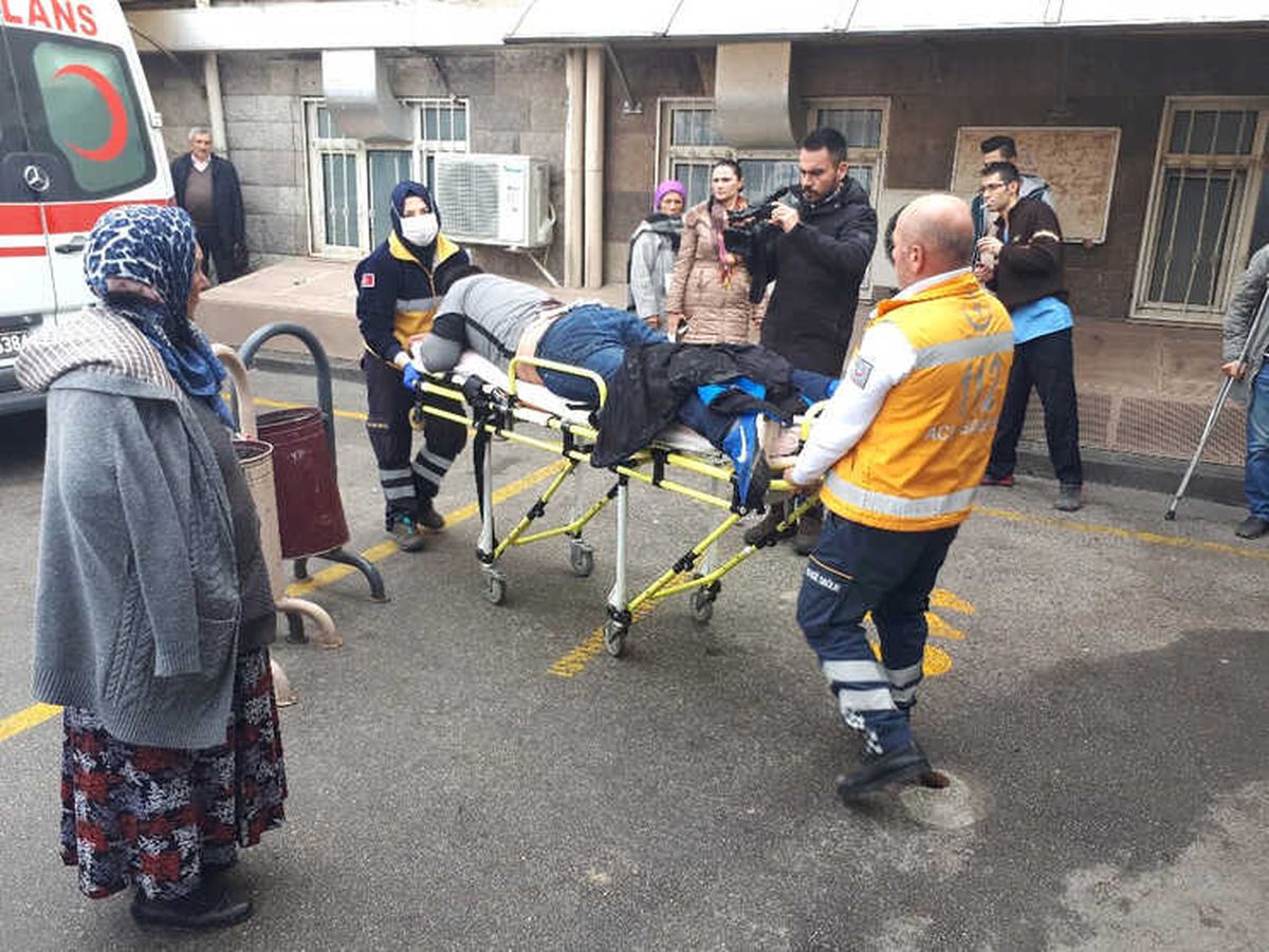 Başkent Adliyesi Önünde Döner Bıçaklı Saldırı: 1 Yaralı
