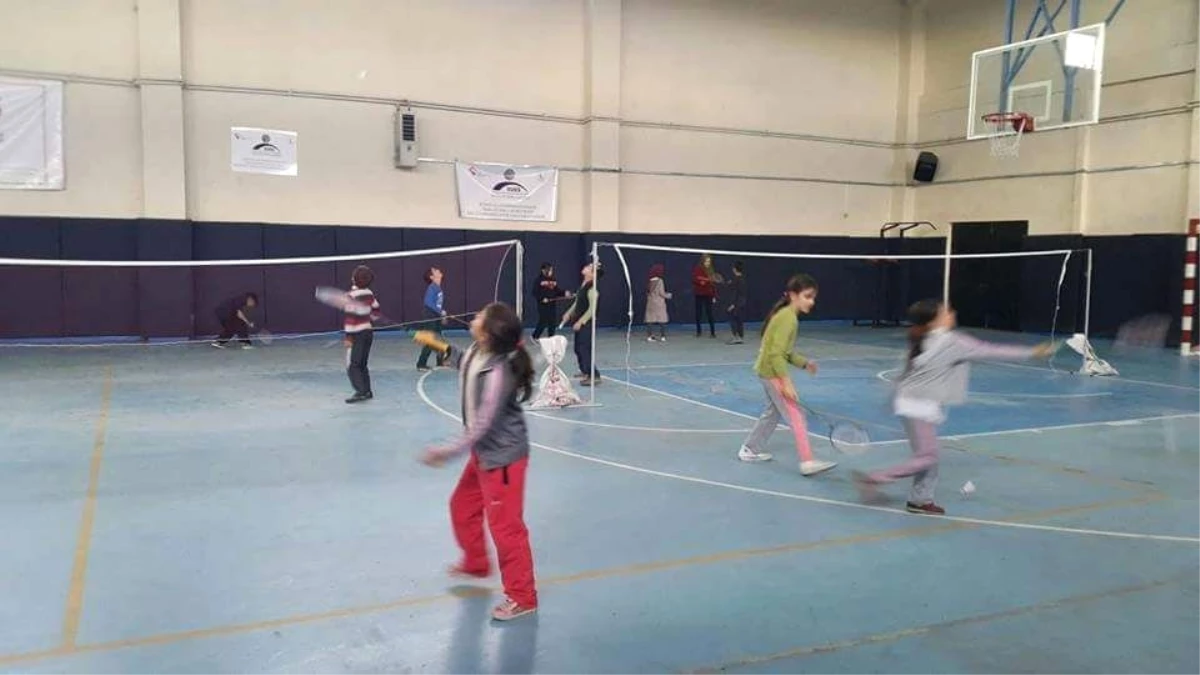 Çavdarhisar\'da Badminton Kursu Açıldı