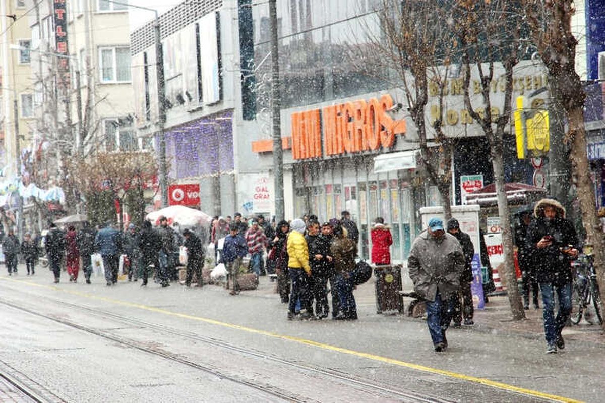 Eskişehir\'e Beklenen Kar Geldi