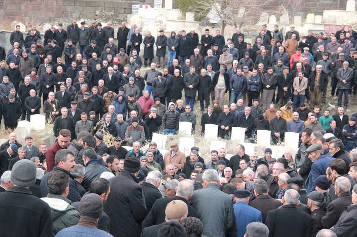 Hakkarili Çallı, Binlerce Kişinin Katılımıyla Toprağı Verildi