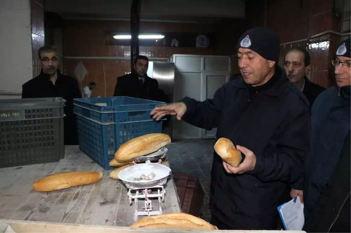 Kars\'ta Zabıta Ekmek Fırınlarını Denetledi