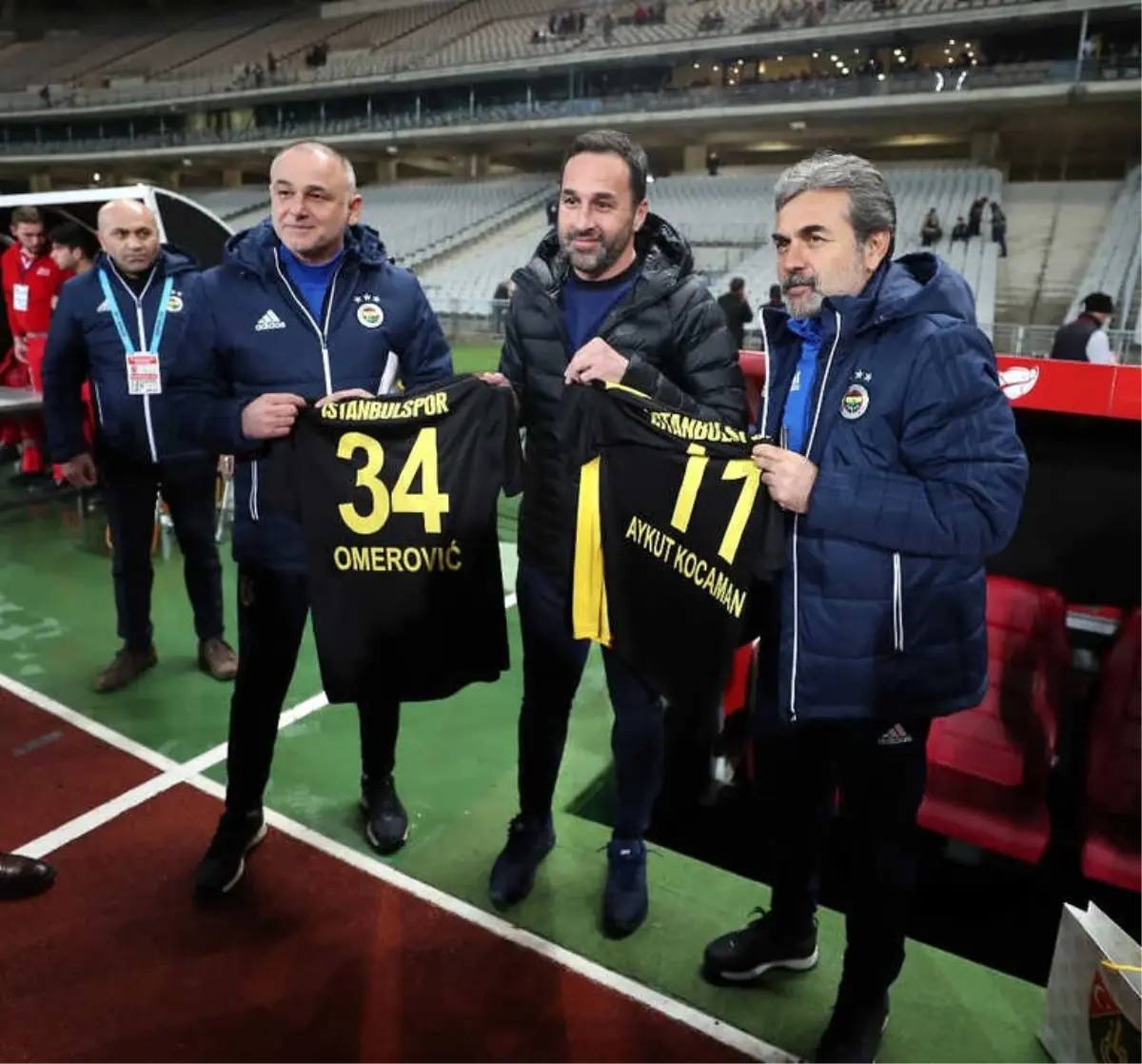 Kocaman\'a Forma Hediye Edildi