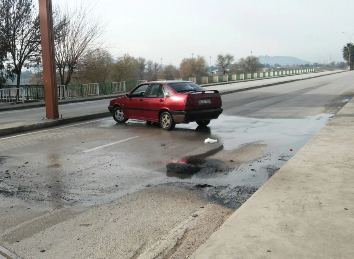 Acılı Baba Sesini Duyurmak İçin Köprüyü Kapatıp Molotof Attı