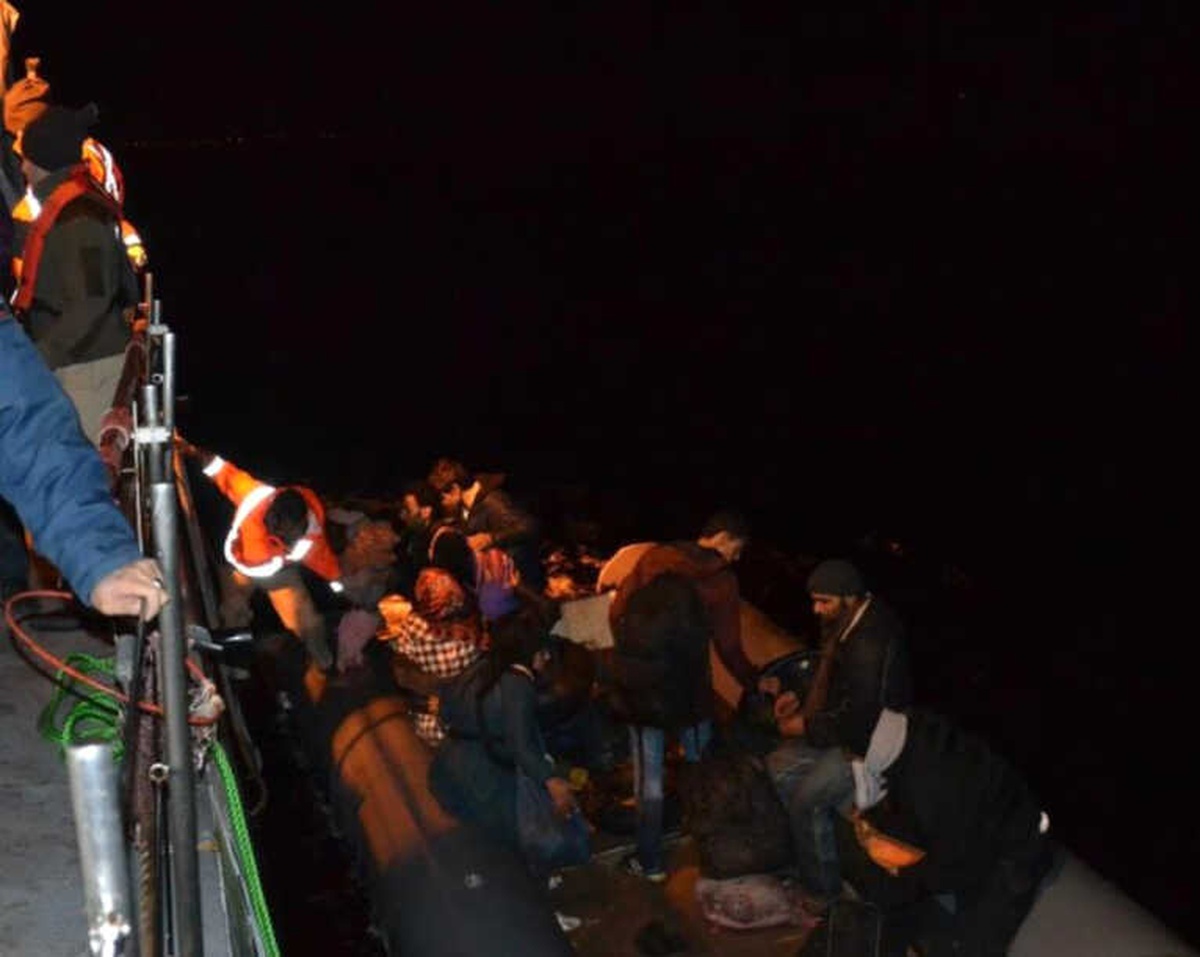 Kuşadası Körfezi\'nde 36 Kaçak Göçmen Yakalandı