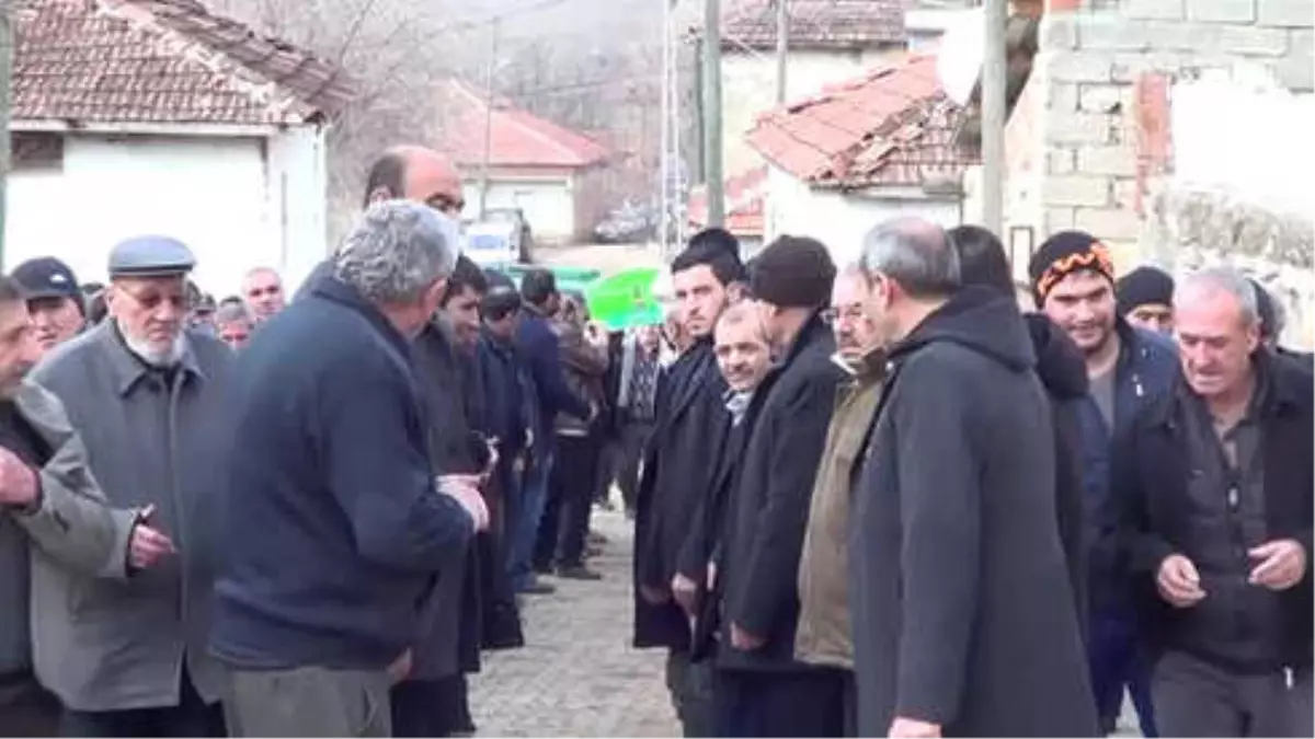 Oğlu Tarafından Öldürülen Baba Toprağa Verildi