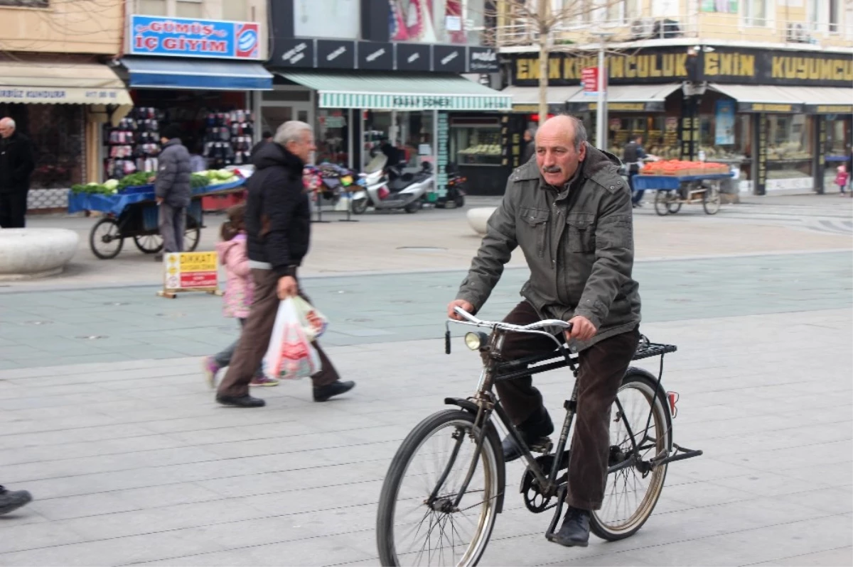 Lüleburgaz\'da Motorlu Araçlar, Yerini Bisiklete Bırakıyor