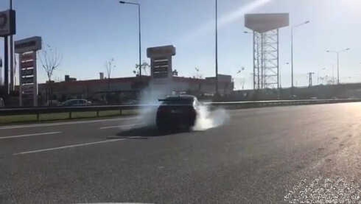 Trafikte Tehlikeli Hareketler Yaptı, O Anları Arkadaşına Kaydettirdi
