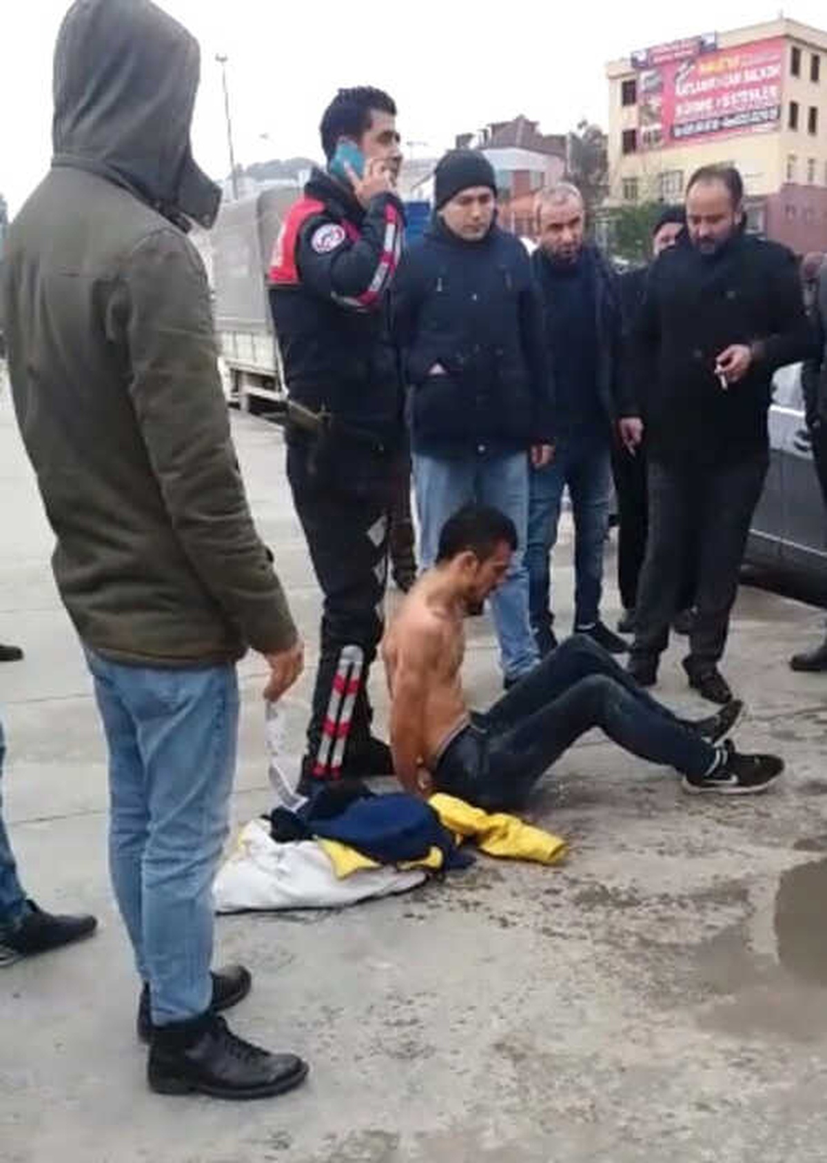 Pendik\'te Uygulamadan Kaçmak İsteyen Şahıs Kıskıvrak Yakalandı